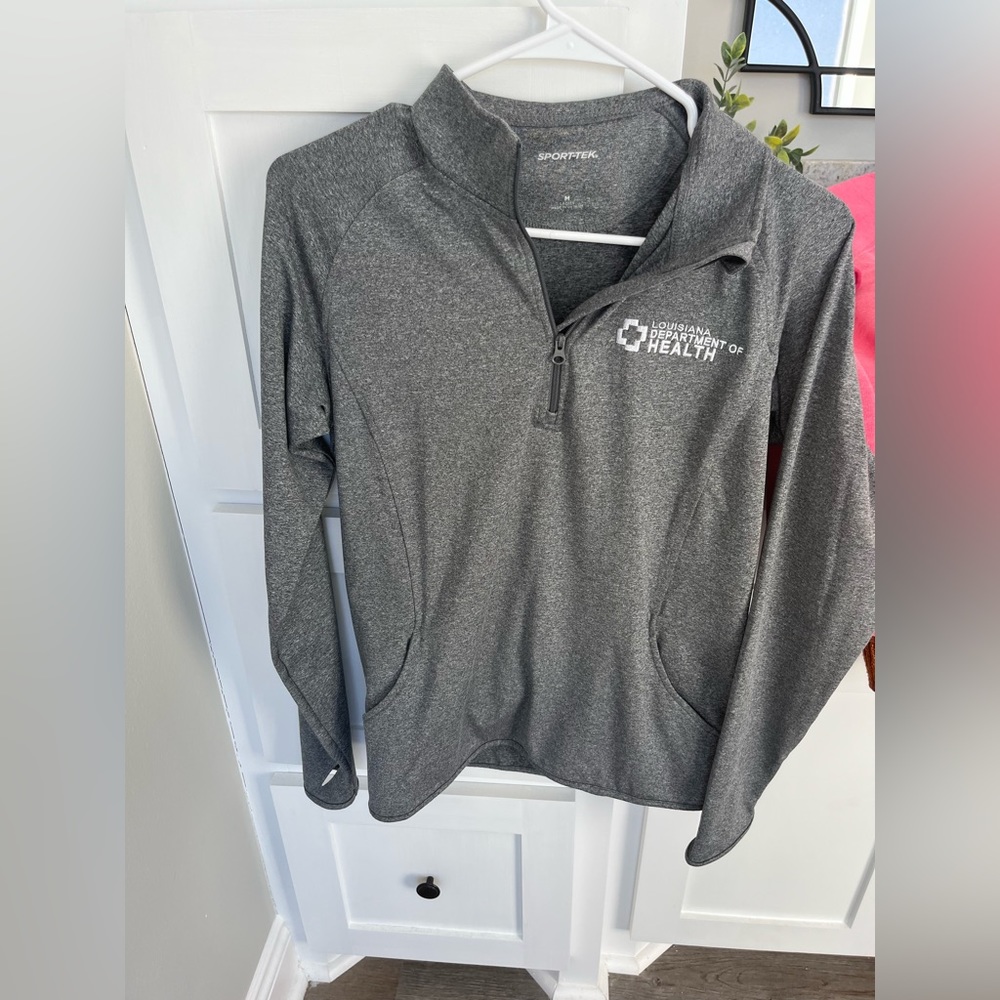 Sweatshirt size M. NWOT. Embroidered Louisiana Dept of Health.